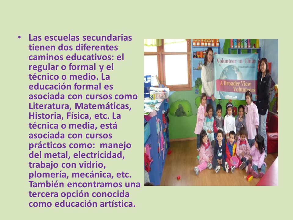 Las escuelas secundarias tienen dos diferentes caminos educativos: el regular o formal y el técnico o medio.