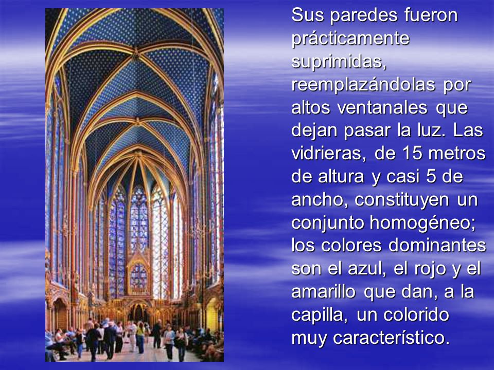 Sus paredes fueron prácticamente suprimidas, reemplazándolas por altos ventanales que dejan pasar la luz.