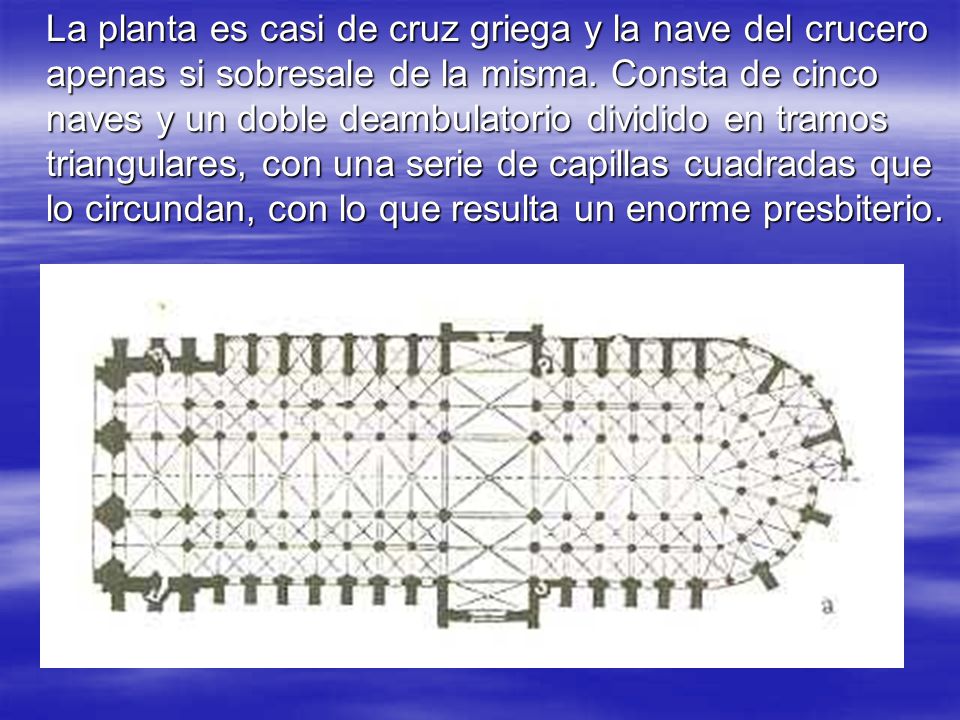 La planta es casi de cruz griega y la nave del crucero apenas si sobresale de la misma.