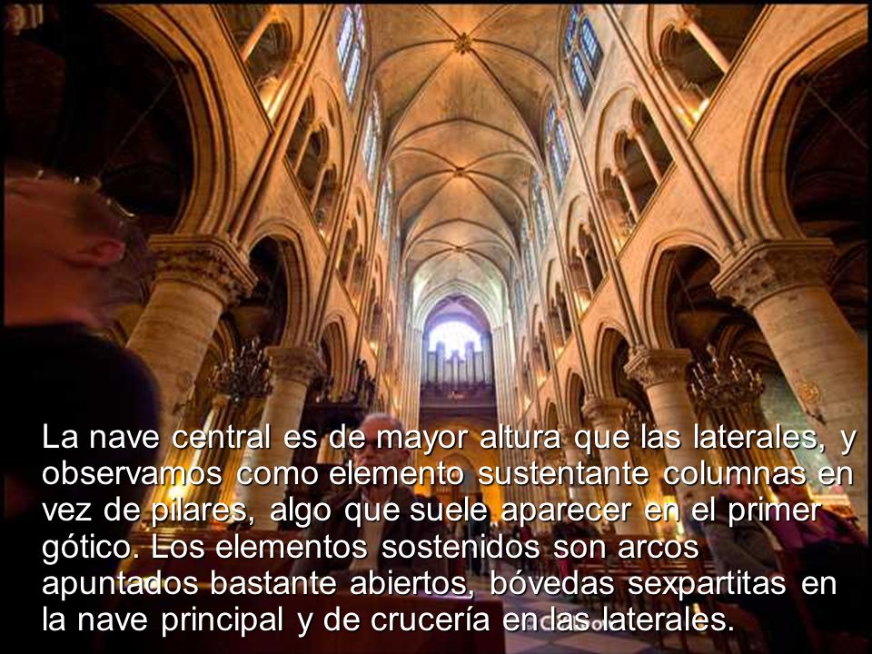 La nave central es de mayor altura que las laterales, y observamos como elemento sustentante columnas en vez de pilares, algo que suele aparecer en el primer gótico.