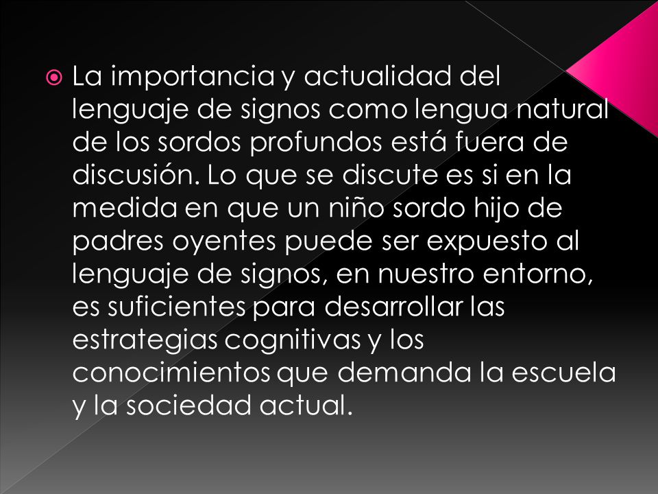La importancia y actualidad del lenguaje de signos como lengua natural de los sordos profundos está fuera de discusión.