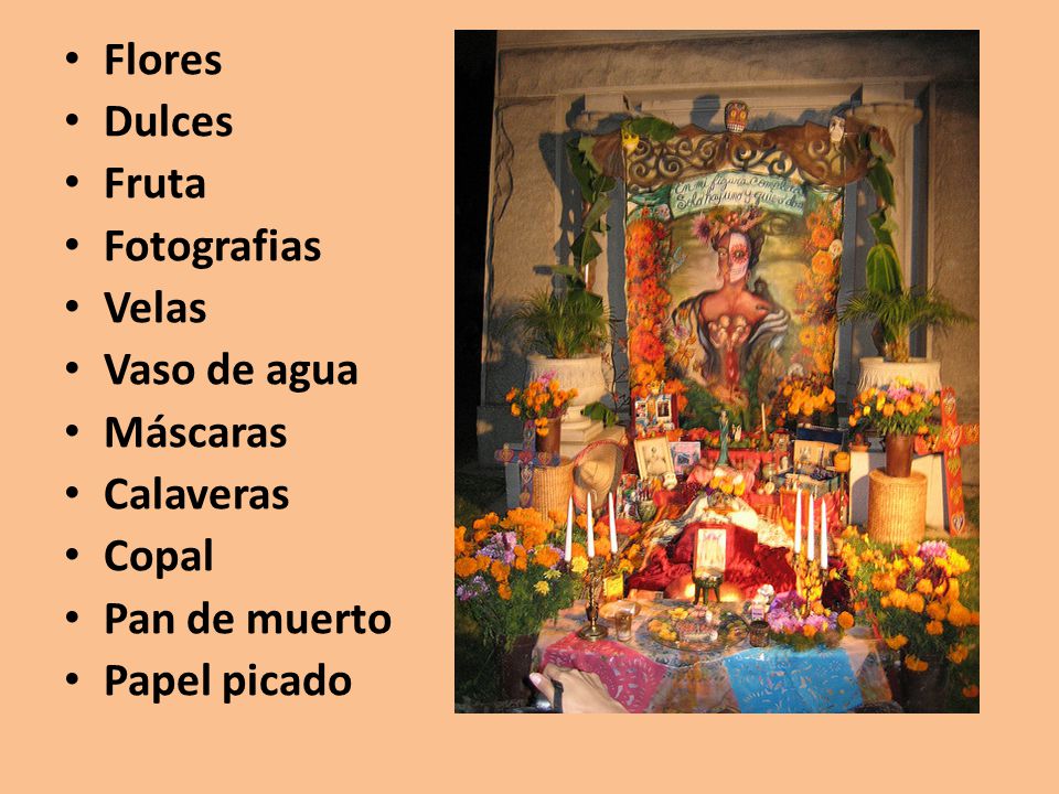 Flores Dulces. Fruta. Fotografias. Velas. Vaso de agua. Máscaras. Calaveras. Copal. Pan de muerto.