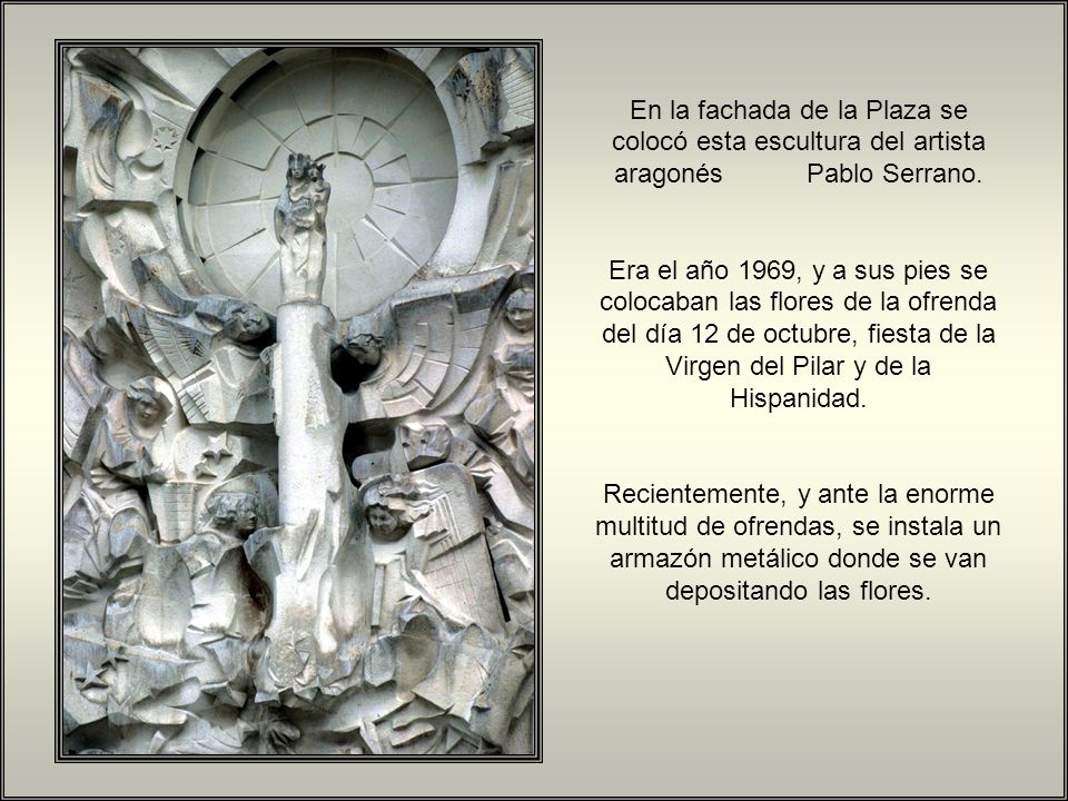 En la fachada de la Plaza se colocó esta escultura del artista aragonés Pablo Serrano.