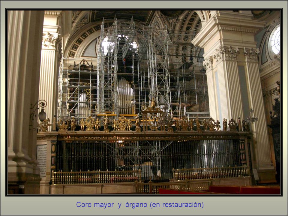 Coro mayor y órgano (en restauración)
