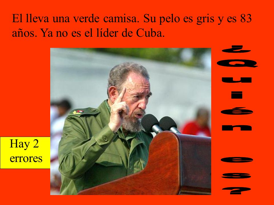 El lleva una verde camisa. Su pelo es gris y es 83 años