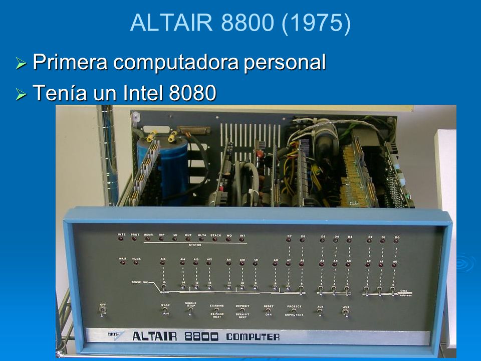ALTAIR 8800 (1975) Primera computadora personal Tenía un Intel 8080