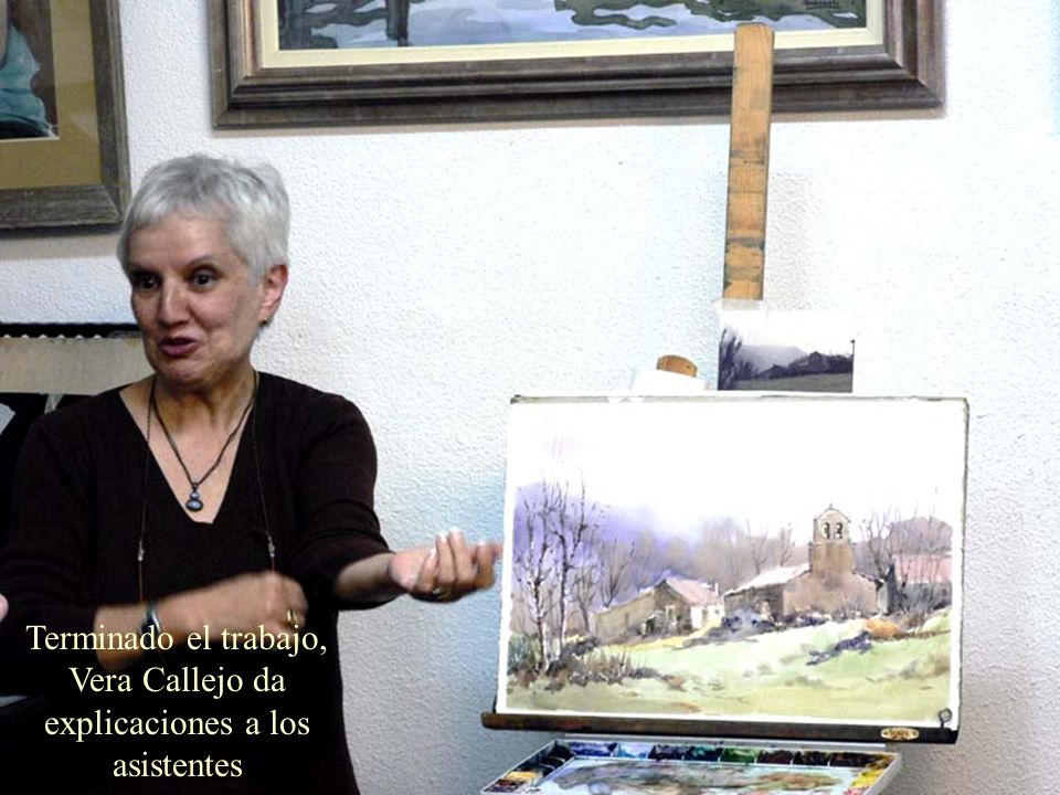 Terminado el trabajo, Vera Callejo da explicaciones a los asistentes
