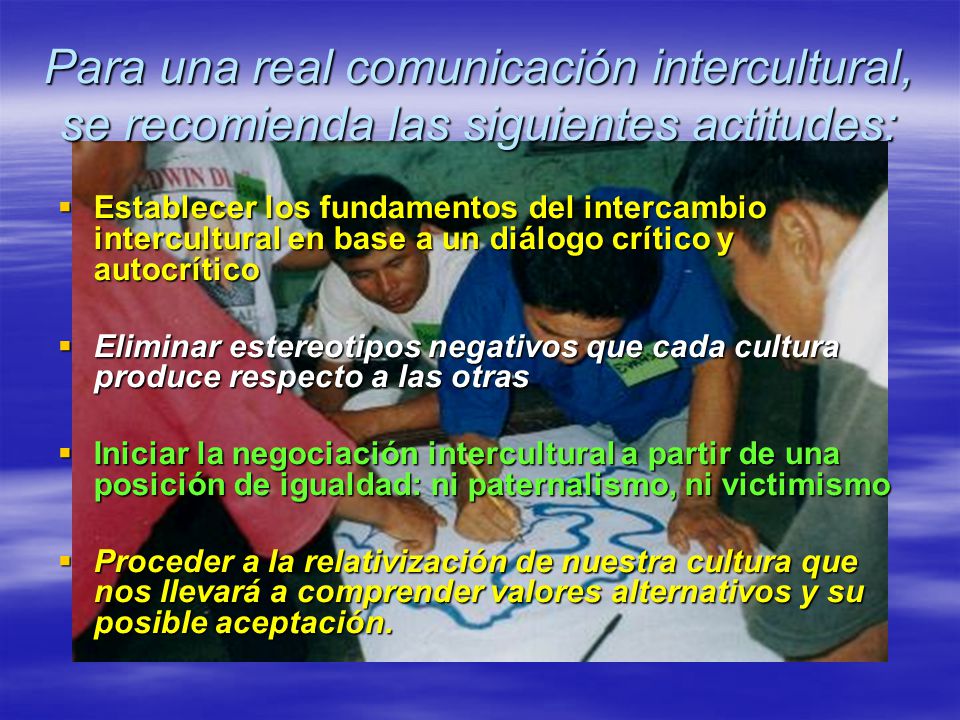 Para una real comunicación intercultural, se recomienda las siguientes actitudes: