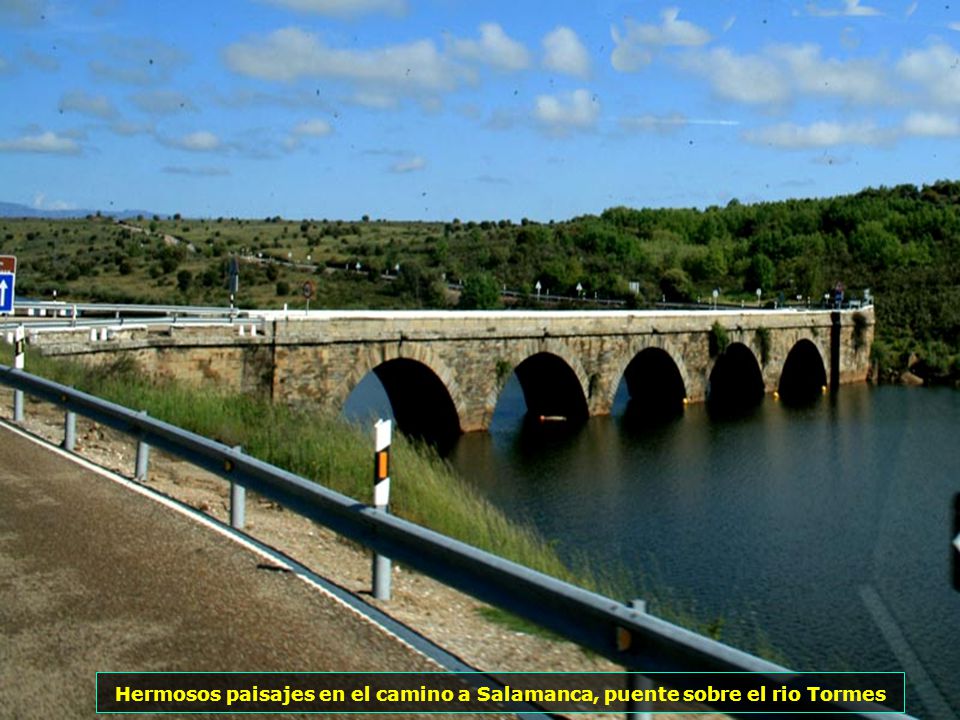 Hermosos paisajes en el camino a Salamanca, puente sobre el rio Tormes