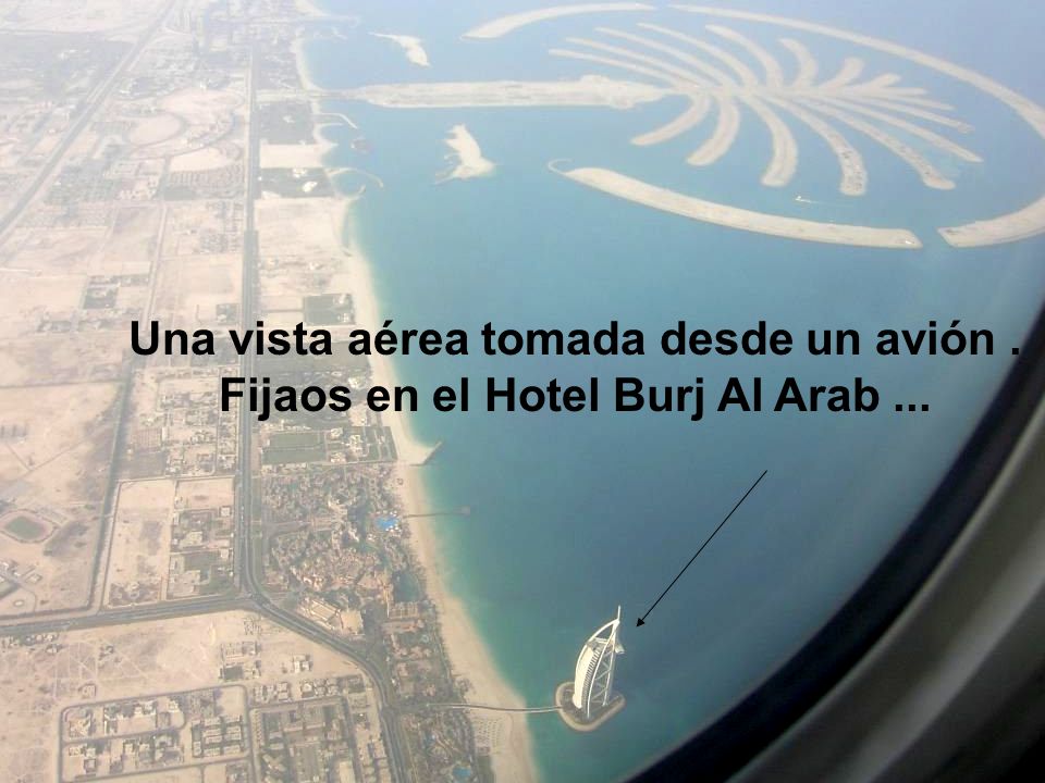 Una vista aérea tomada desde un avión . Fijaos en el Hotel Burj Al Arab ...