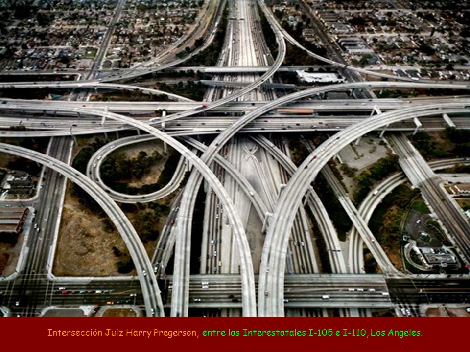 Intersección Juiz Harry Pregerson, entre las Interestatales I-105 e I-110, Los Angeles.
