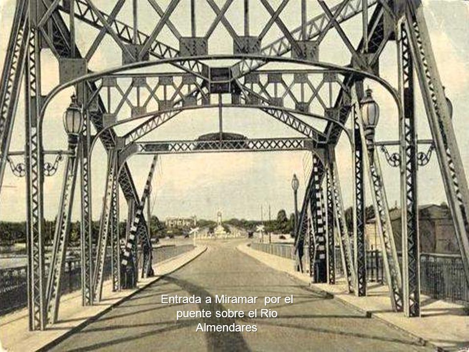Entrada a Miramar por el puente sobre el Rio Almendares