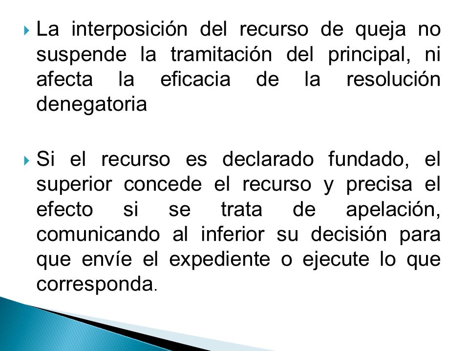 La interposición del recurso de queja no suspende la tramitación del principal, ni afecta la eficacia de la resolución denegatoria