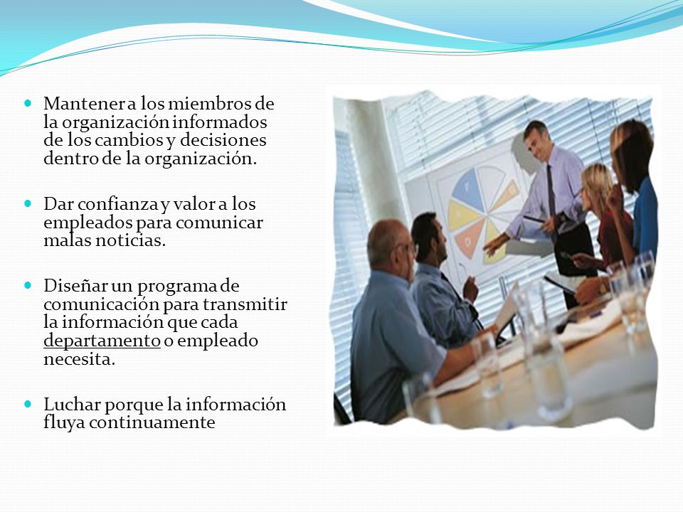 Mantener a los miembros de la organización informados de los cambios y decisiones dentro de la organización.