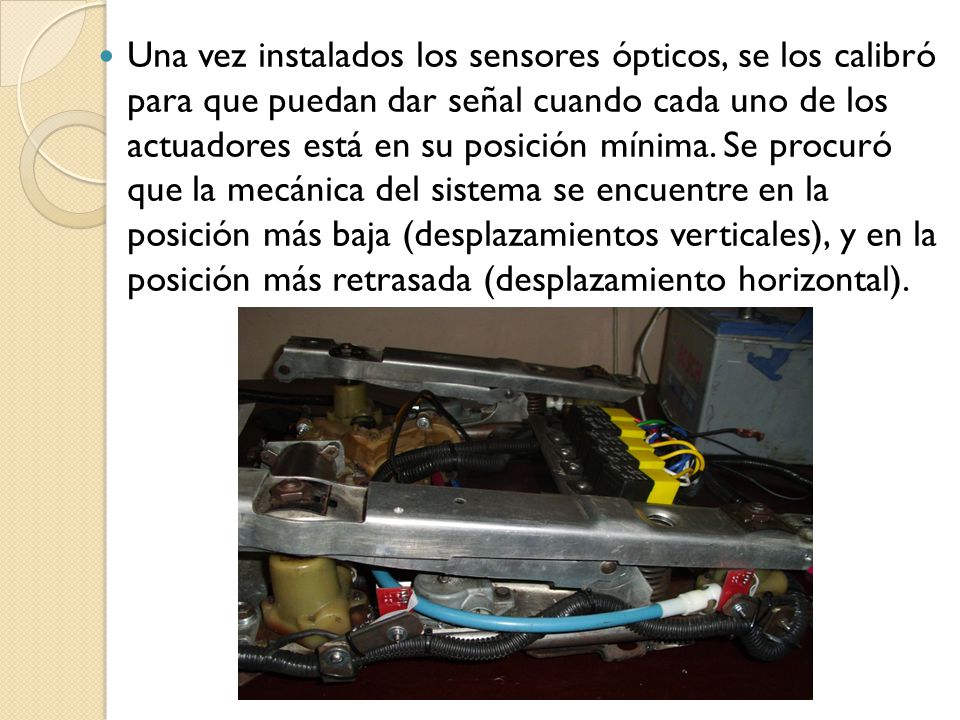 Una vez instalados los sensores ópticos, se los calibró para que puedan dar señal cuando cada uno de los actuadores está en su posición mínima.