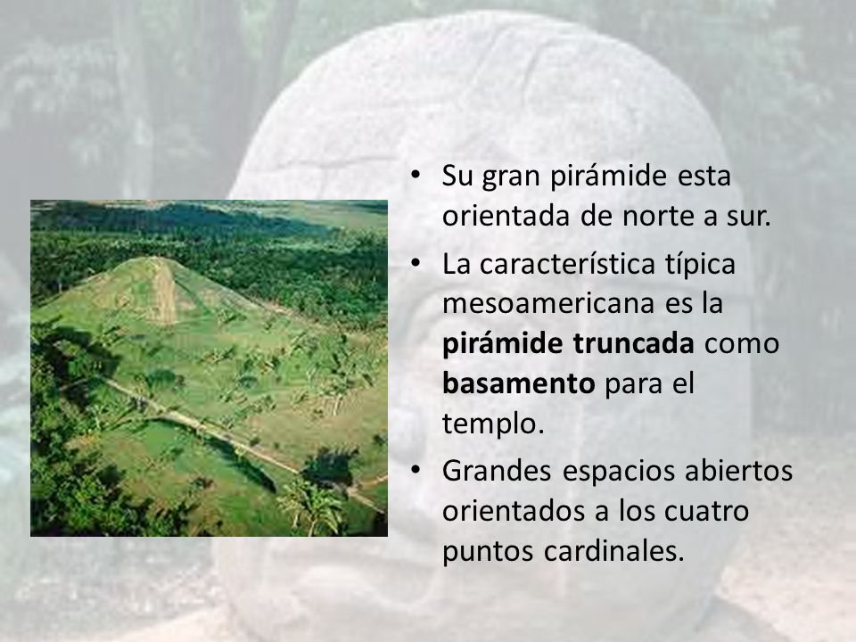 Su gran pirámide esta orientada de norte a sur.