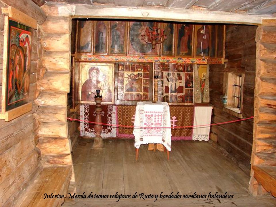Interior. Mezcla de iconos religiosos de Rusia y bordados carelianos finlandeses