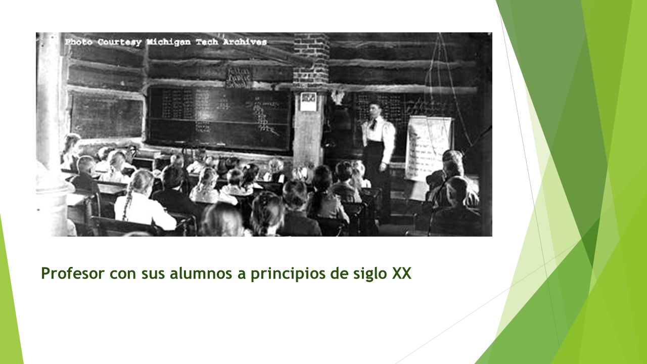 Profesor con sus alumnos a principios de siglo XX
