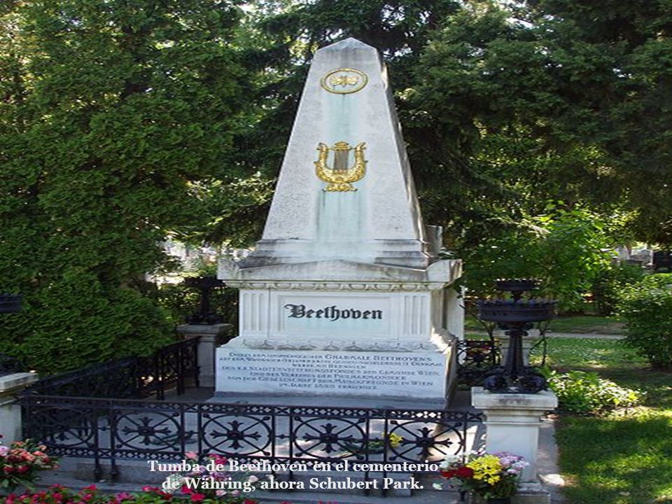 Tumba de Beethoven en el cementerio de Währing, ahora Schubert Park.