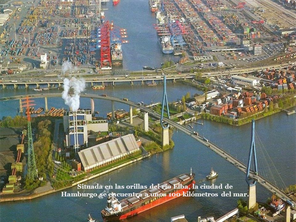 Situada en las orillas del río Elba, la ciudad de Hamburgo se encuentra a unos 100 kilómetros del mar.