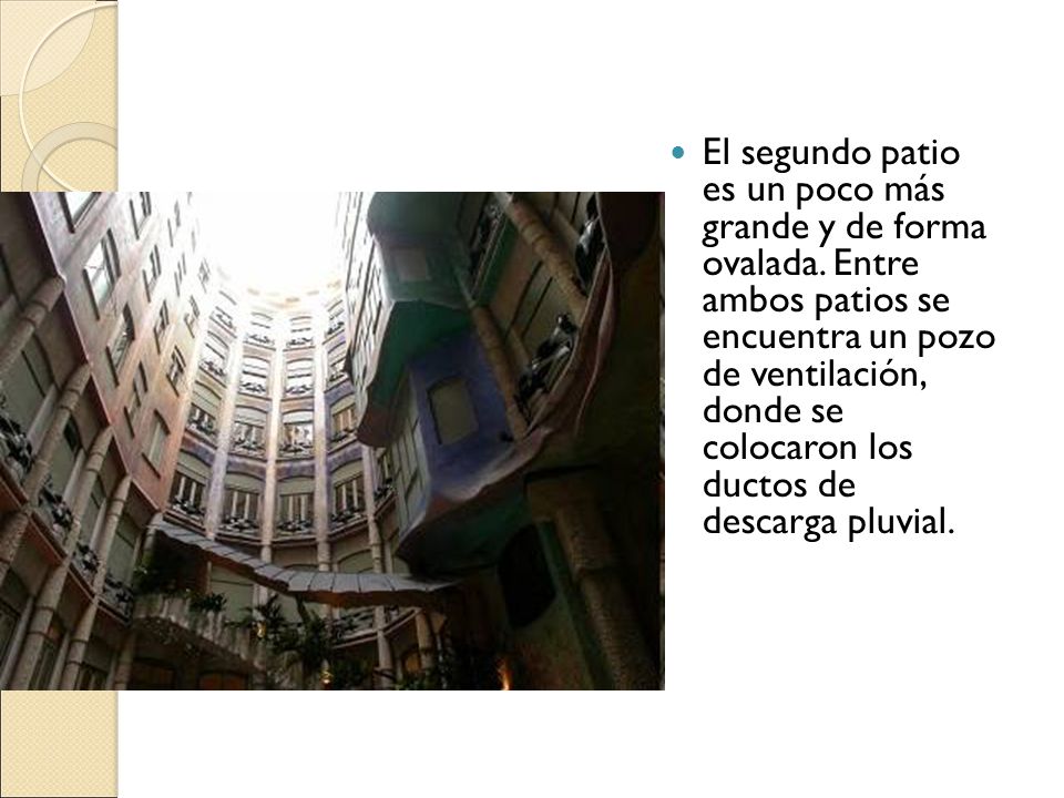 El segundo patio es un poco más grande y de forma ovalada