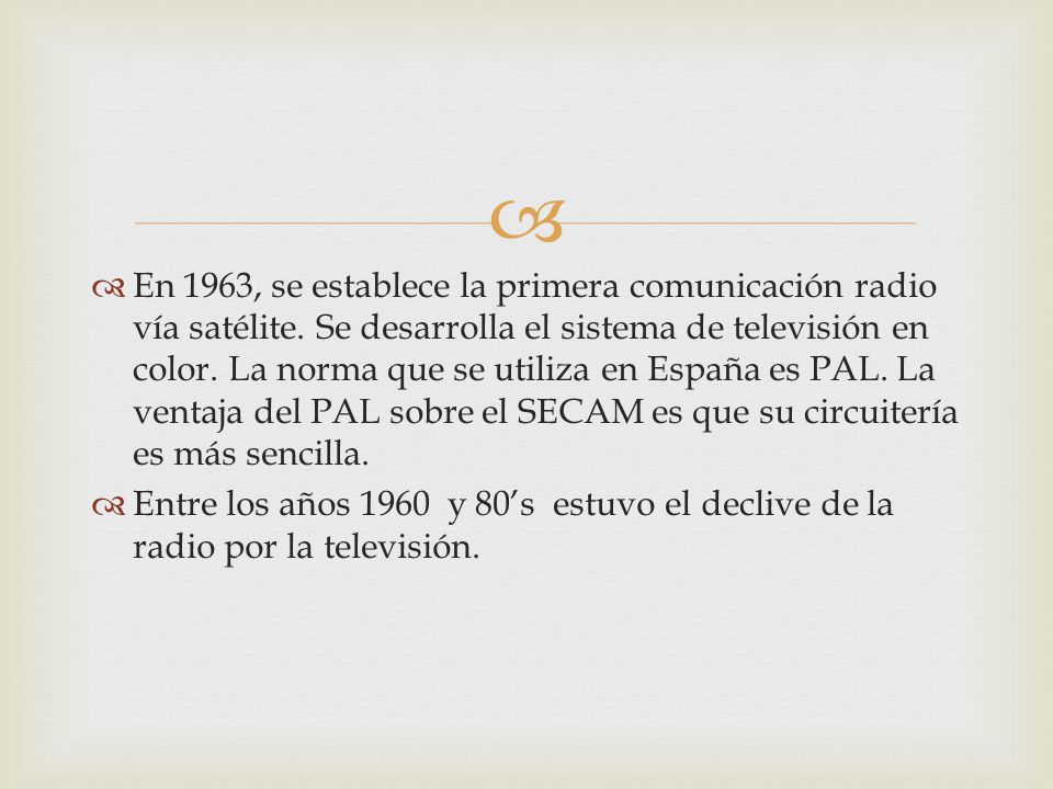 En 1963, se establece la primera comunicación radio vía satélite