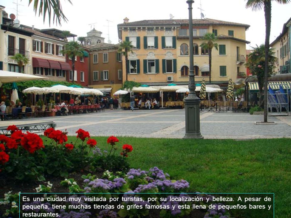 Es una ciudad muy visitada por turistas, por su localización y belleza