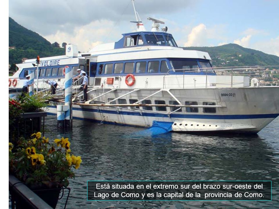 Está situada en el extremo sur del brazo sur-oeste del Lago de Como y es la capital de la provincia de Como.