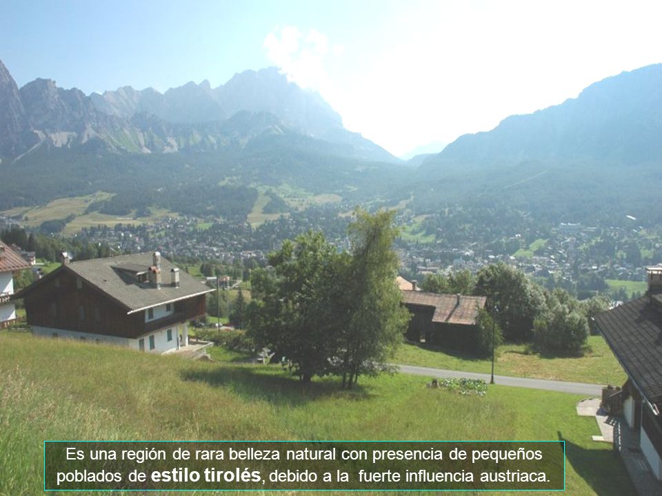 Es una región de rara belleza natural con presencia de pequeños poblados de estilo tirolés, debido a la fuerte influencia austriaca.