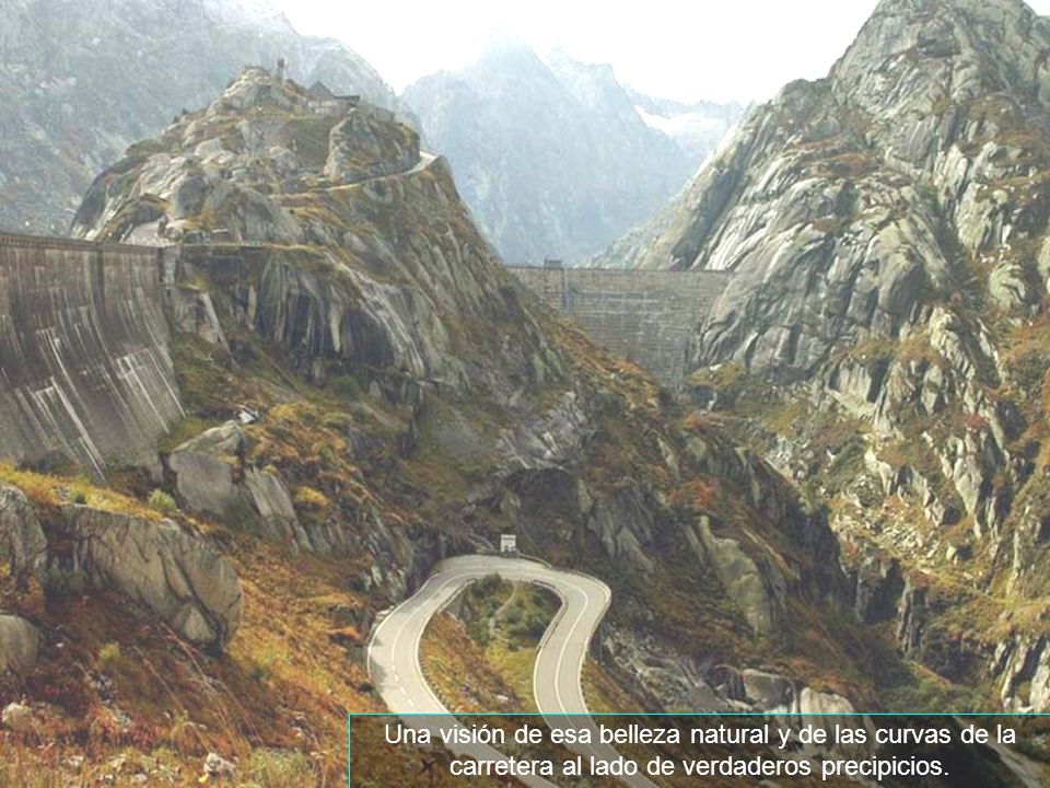 Una visión de esa belleza natural y de las curvas de la carretera al lado de verdaderos precipicios.