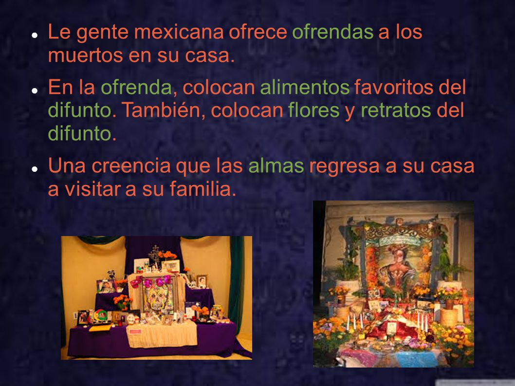 Le gente mexicana ofrece ofrendas a los muertos en su casa.