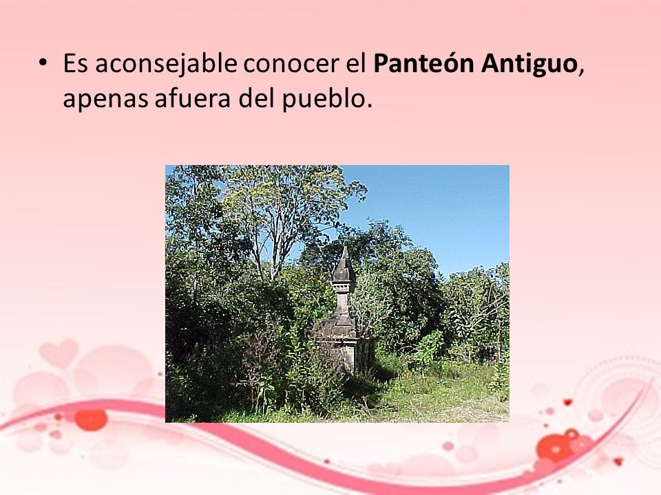 Es aconsejable conocer el Panteón Antiguo, apenas afuera del pueblo.