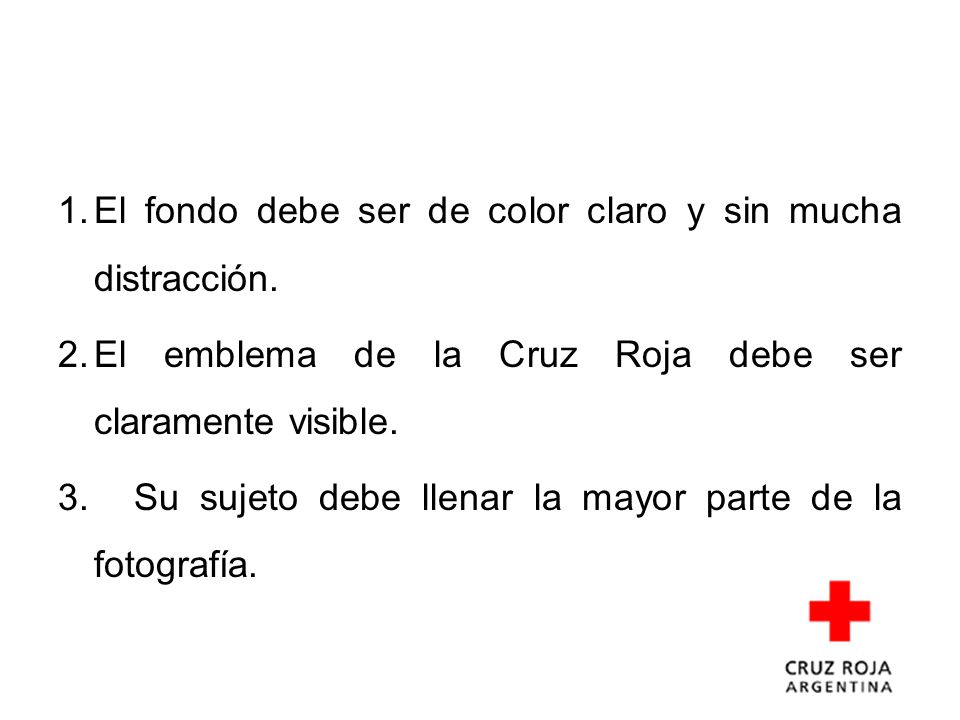 El fondo debe ser de color claro y sin mucha distracción.