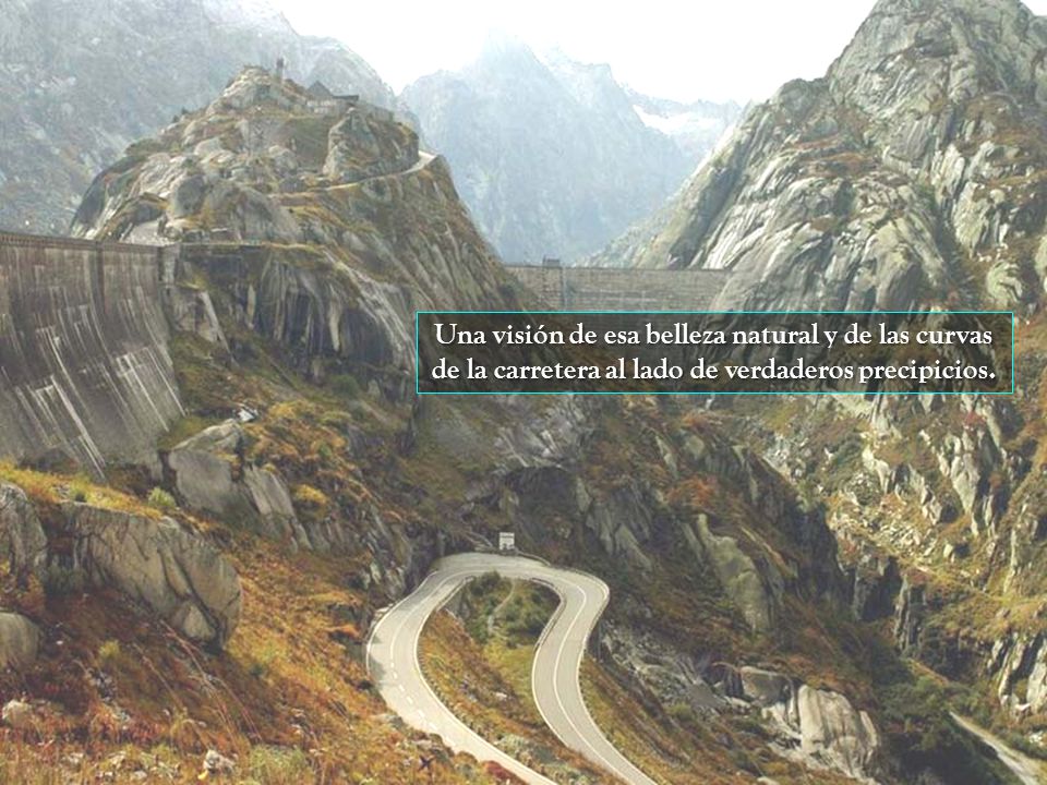Una visión de esa belleza natural y de las curvas de la carretera al lado de verdaderos precipicios.