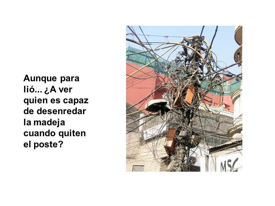 Aunque para lió... ¿A ver quien es capaz de desenredar la madeja cuando quiten el poste