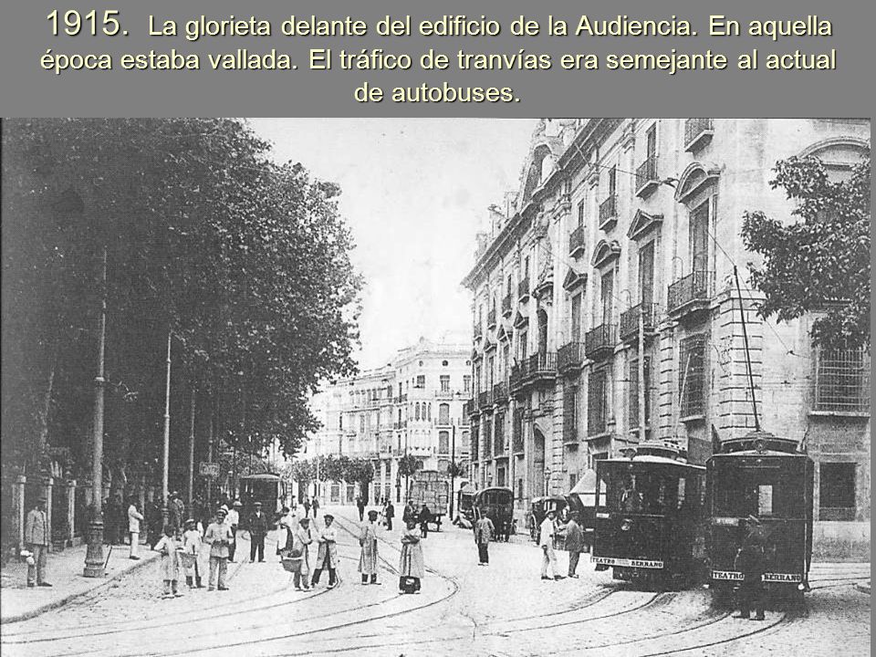 1915. La glorieta delante del edificio de la Audiencia