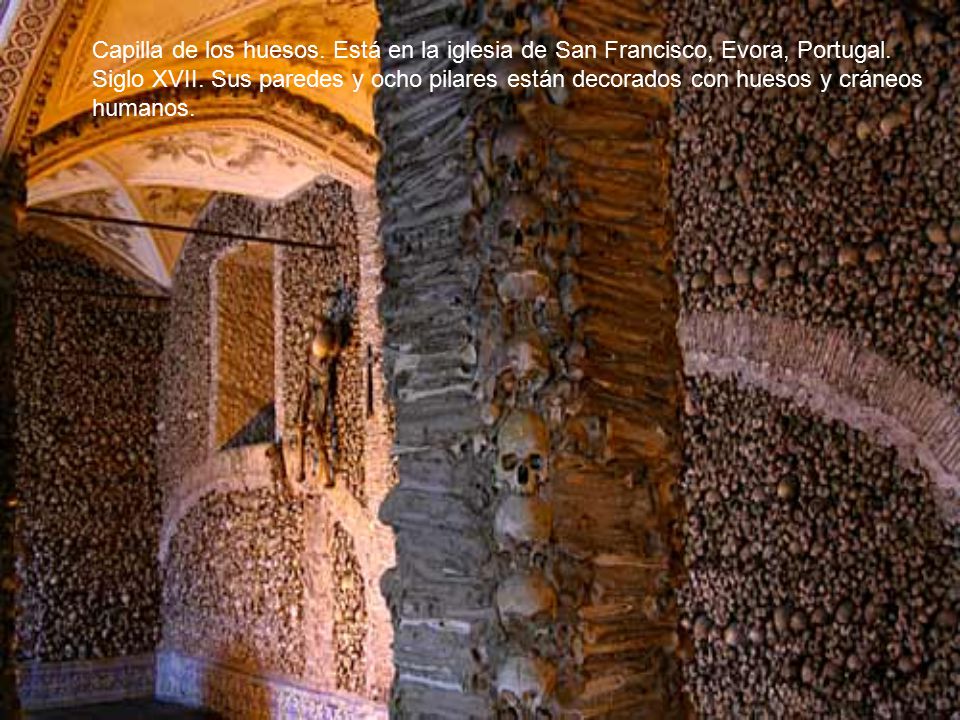 Capilla de los huesos. Está en la iglesia de San Francisco, Evora, Portugal.
