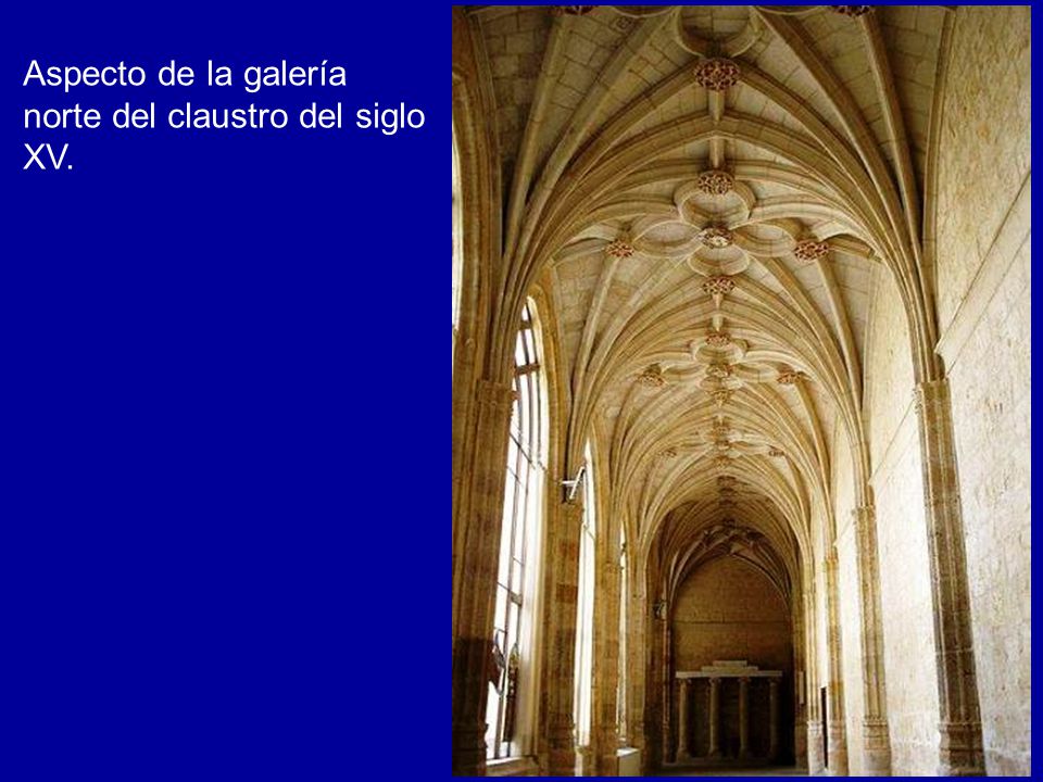 Aspecto de la galería norte del claustro del siglo XV.