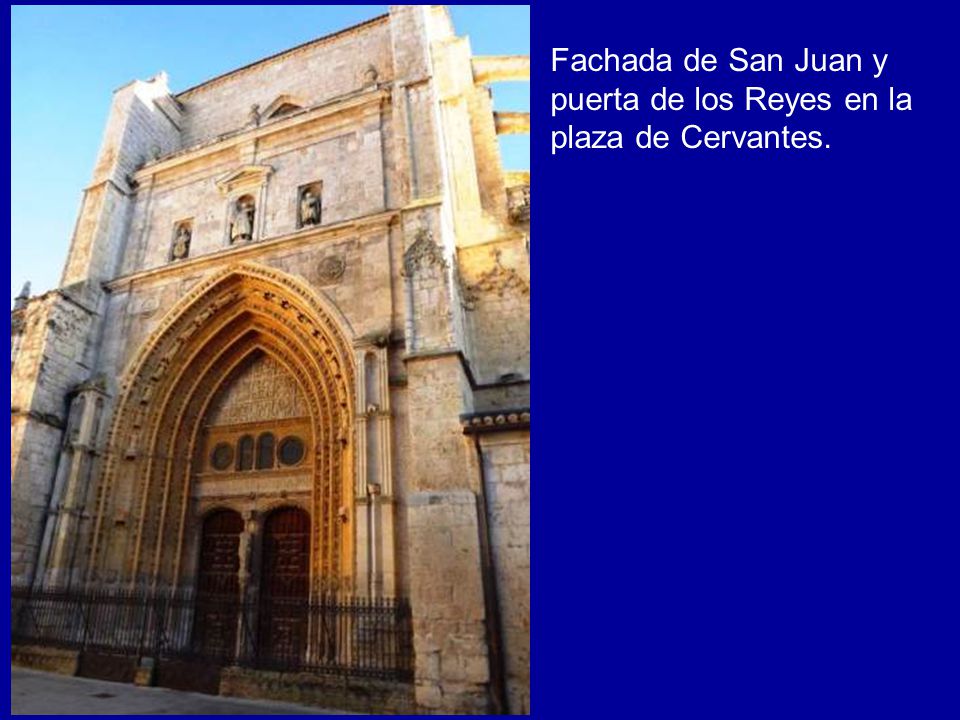Fachada de San Juan y puerta de los Reyes en la plaza de Cervantes.