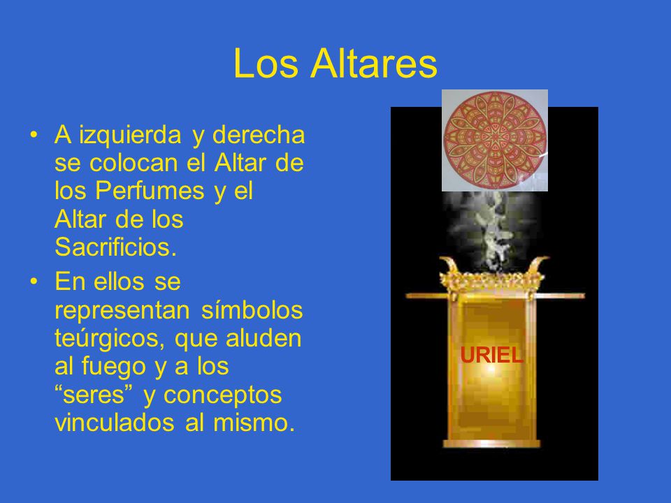 Los Altares A izquierda y derecha se colocan el Altar de los Perfumes y el Altar de los Sacrificios.