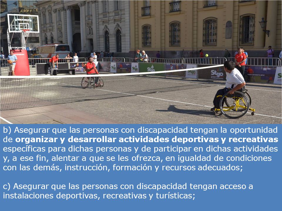 b) Asegurar que las personas con discapacidad tengan la oportunidad de organizar y desarrollar actividades deportivas y recreativas específicas para dichas personas y de participar en dichas actividades y, a ese fin, alentar a que se les ofrezca, en igualdad de condiciones con las demás, instrucción, formación y recursos adecuados;