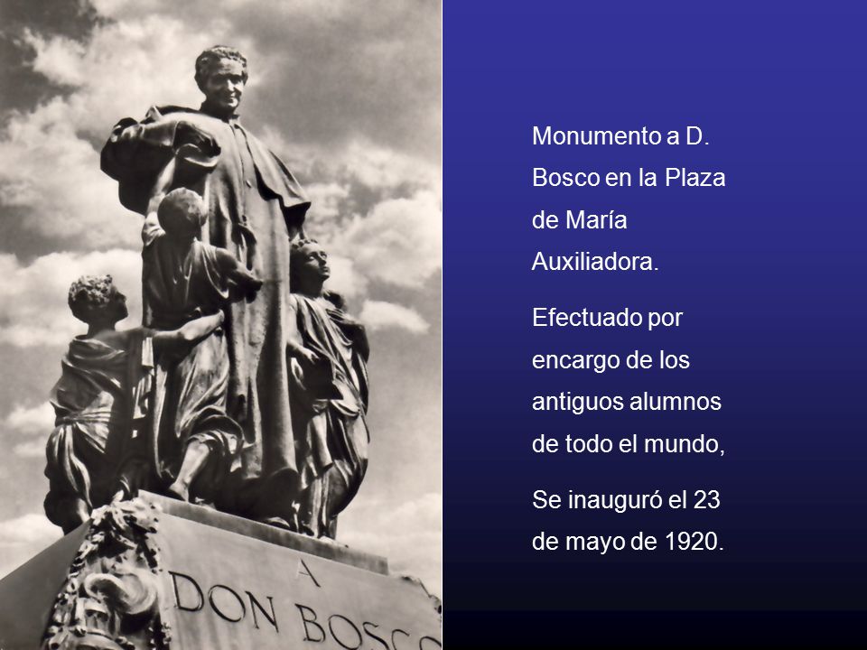 Monumento a D. Bosco en la Plaza de María Auxiliadora.