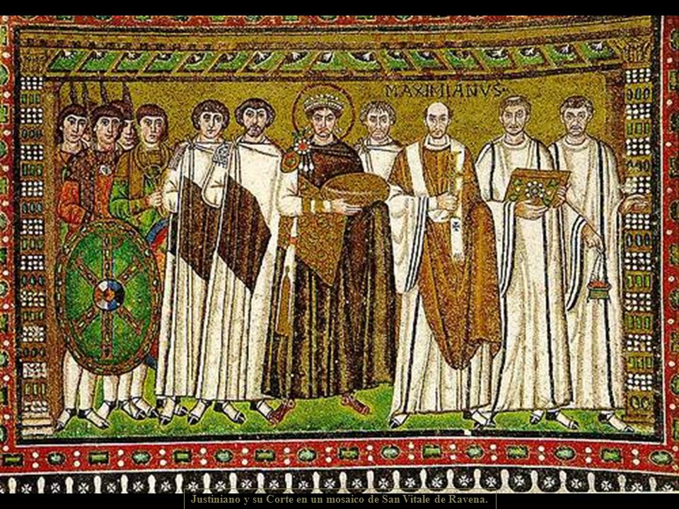 Justiniano y su Corte en un mosaico de San Vitale de Ravena.