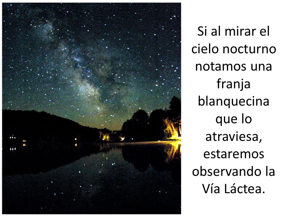 Si al mirar el cielo nocturno notamos una franja blanquecina que lo atraviesa, estaremos observando la Vía Láctea.