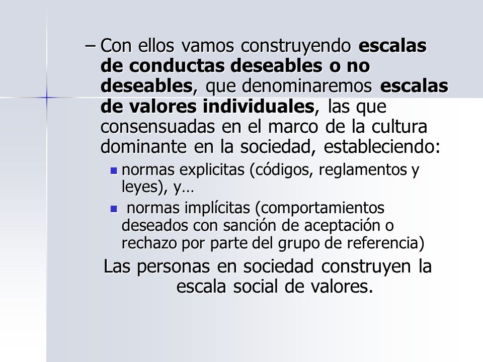 Las personas en sociedad construyen la escala social de valores.