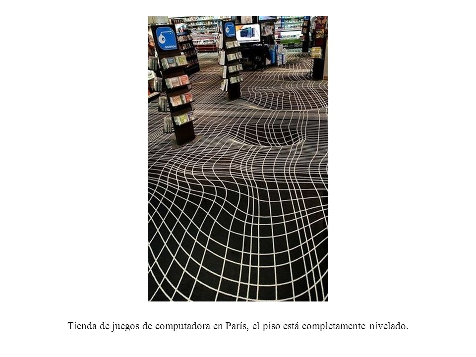 Tienda de juegos de computadora en París, el piso está completamente nivelado.