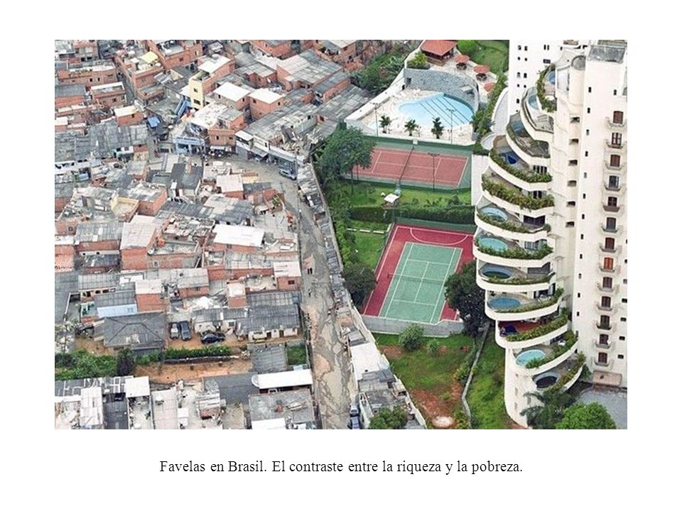 Favelas en Brasil. El contraste entre la riqueza y la pobreza.