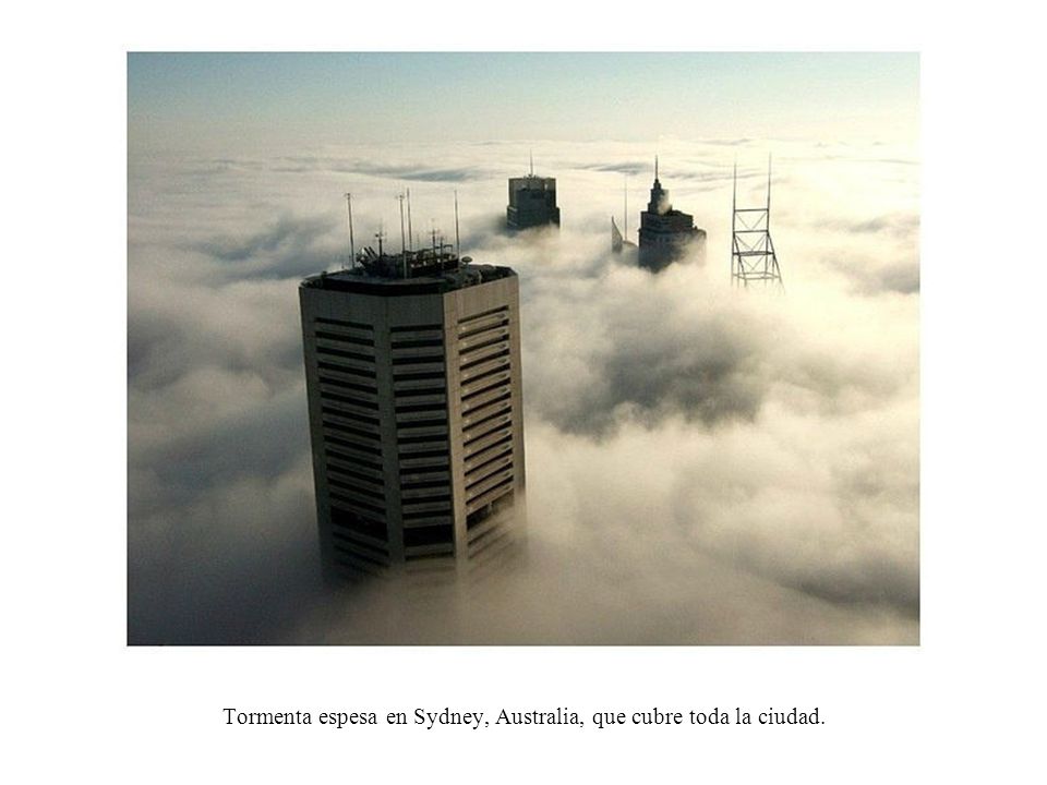 Tormenta espesa en Sydney, Australia, que cubre toda la ciudad.