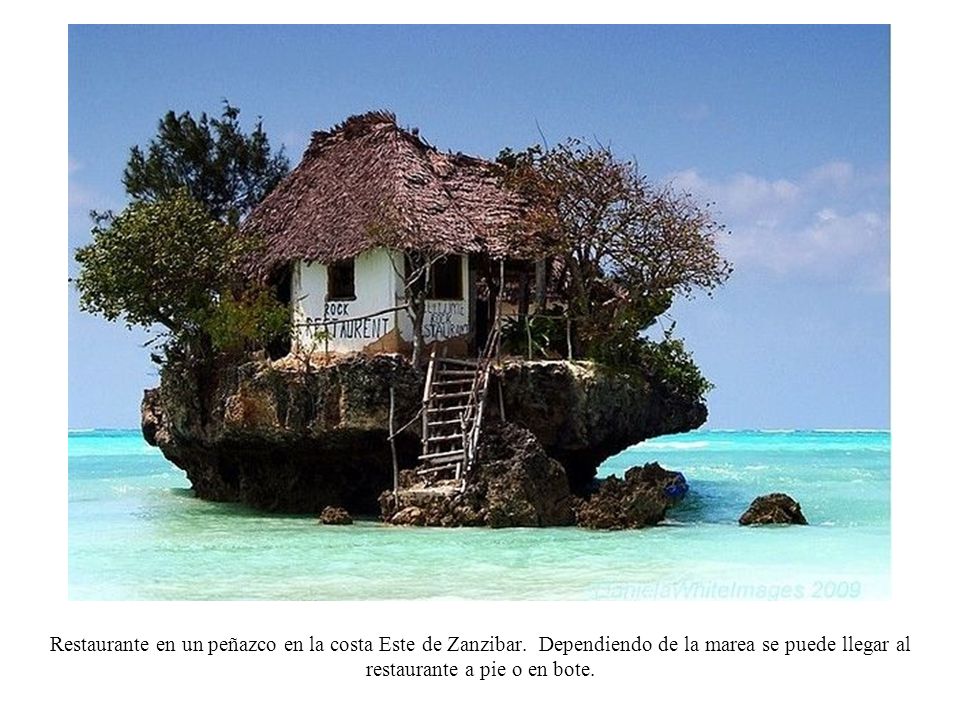 Restaurante en un peñazco en la costa Este de Zanzibar