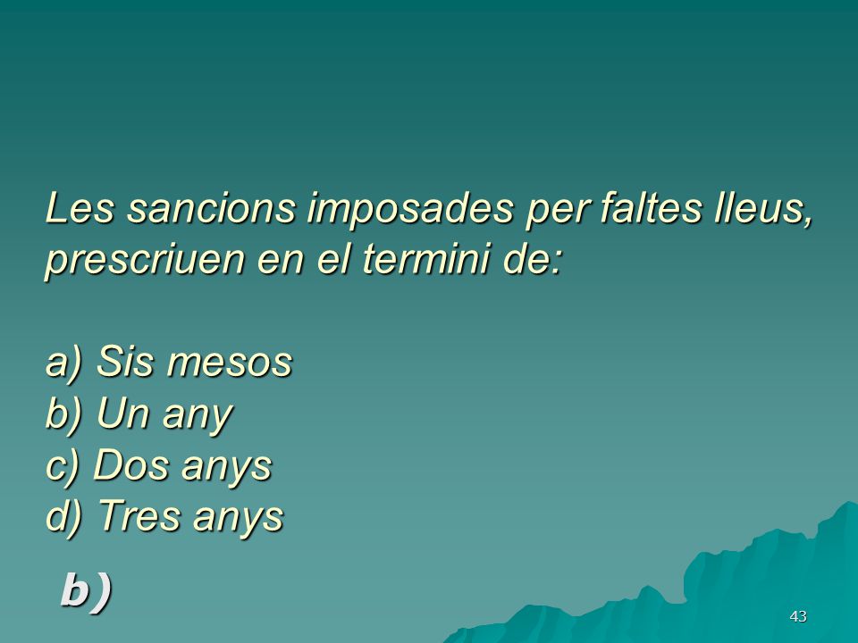 Les sancions imposades per faltes lleus, prescriuen en el termini de: